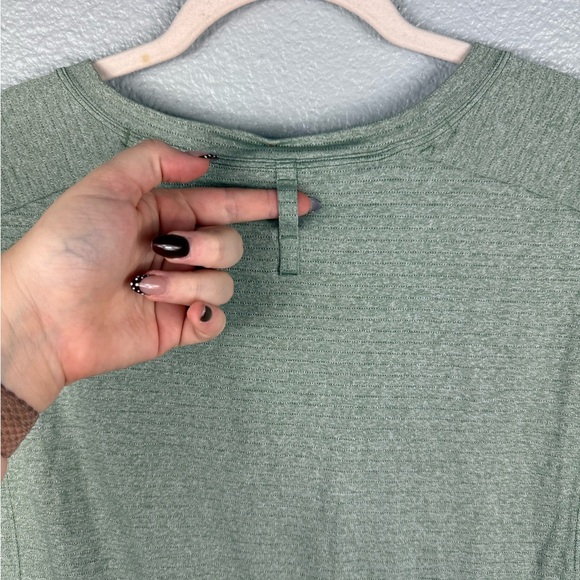 Lululemon License To Train Men’s Green Tank Top Lightweight Running Locker Loop - Picture 5 of 9